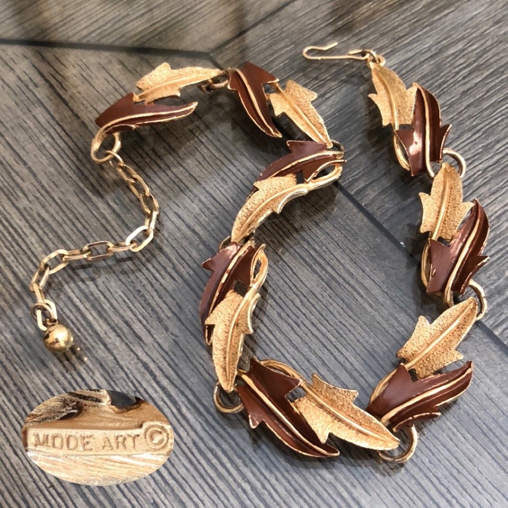 Vintage Mode-Art Brown Enamel & Goldtone Leaf Choker Necklace